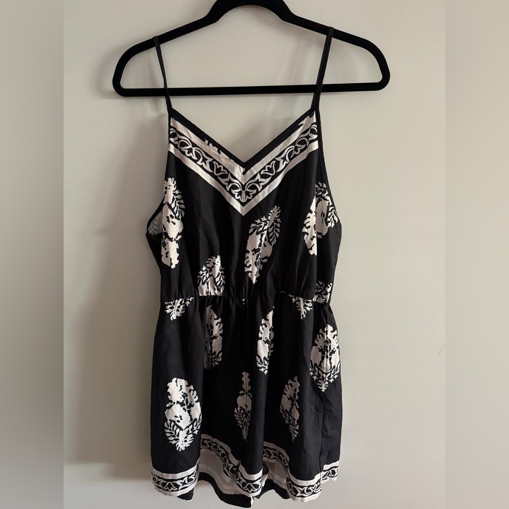 CUPSHE black and white chic feather boho patterned beach romper